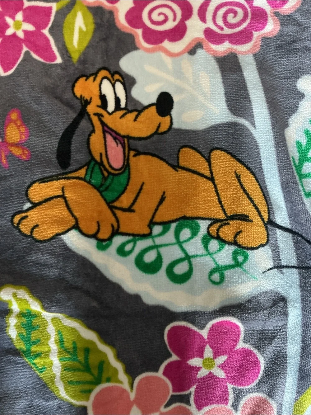 New with Tags Vera Bradley Mickey and Friends Beach Towel
